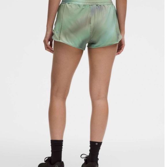 Lululemon Hotty Hot High-Rise Lined Short 2.5" Chroma Drift Green Multi / Palm C - Picture 5 of 10
